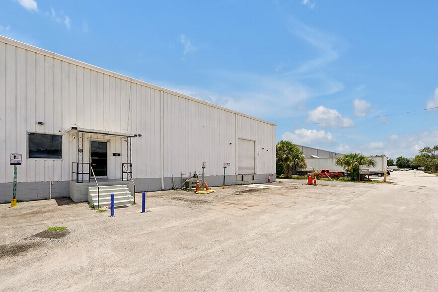11435 Rocket Blvd, Orlando, FL à louer - Photo de l’immeuble – Image 1 sur 43