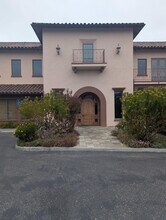 24591 Silver Cloud Ct, Monterey, CA à louer Photo de l’immeuble– Image 2 sur 10