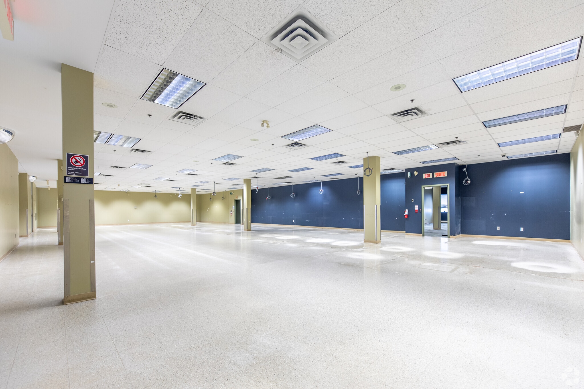 1603-1615 Dundas St E, Whitby, ON à louer Photo intérieure– Image 1 sur 5