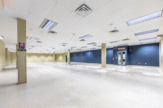 1603-1615 Dundas St E, Whitby, ON à louer Photo intérieure– Image 1 sur 5