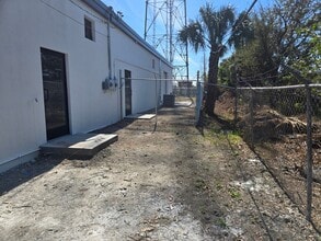 16051 Oneal Dr, North Fort Myers, FL à louer Photo intérieure– Image 2 sur 4