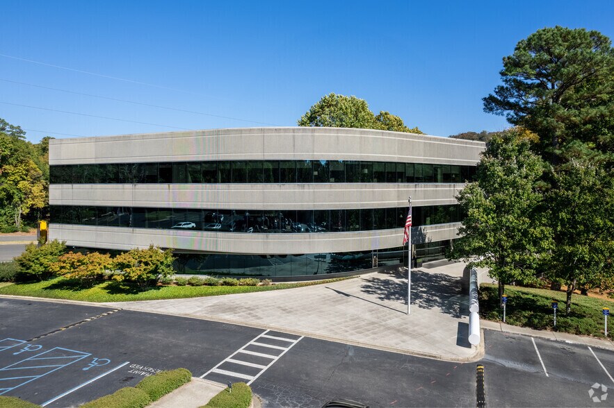 600 Luckie Dr, Birmingham, AL à louer - Photo de l’immeuble – Image 2 sur 7