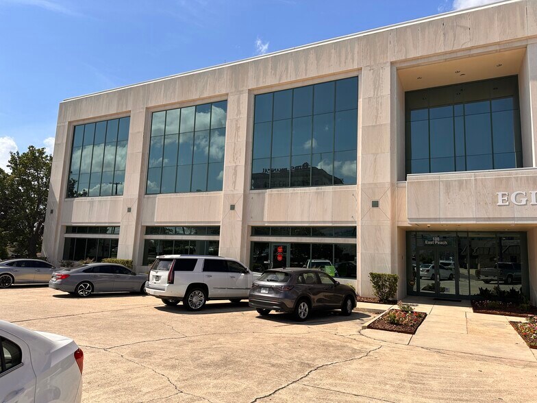 100 E Peach St, El Dorado, AR à louer - Photo de l’immeuble – Image 2 sur 10