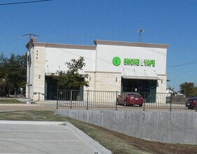 721 W Main St, Gun Barrel City, TX à louer Photo de l’immeuble– Image 1 sur 4