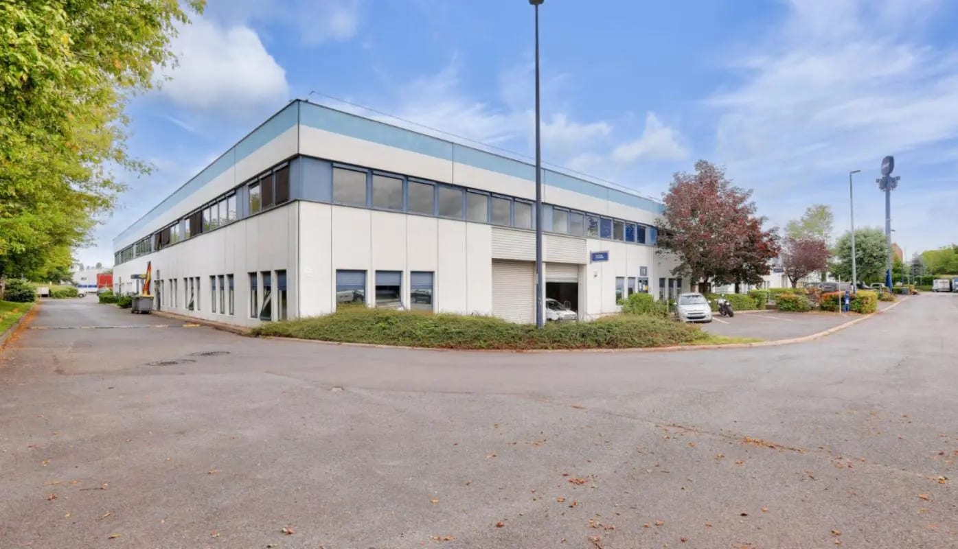 Local d’activités dans Aulnay-sous-Bois à louer Photo de l’immeuble– Image 1 sur 12