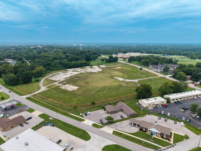 1800 E Mechanic St, Harrisonville, MO à vendre - Photo de l’immeuble – Image 2 sur 4
