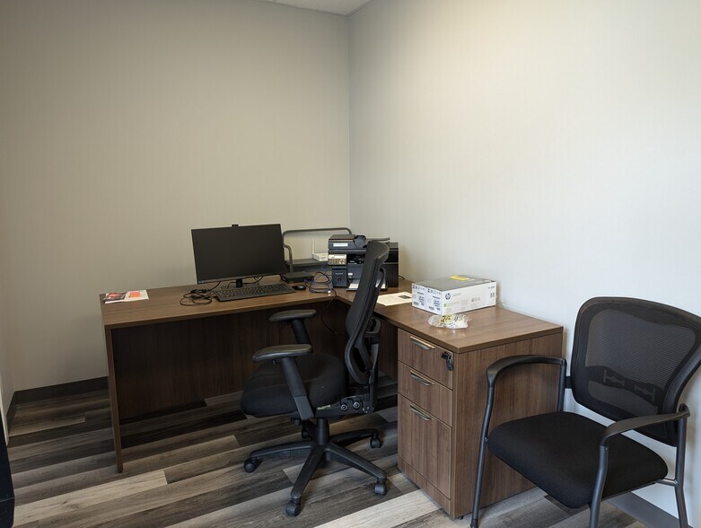 8302 Fraser Ave, Fort McMurray, AB à louer - Photo intérieure – Image 2 sur 16