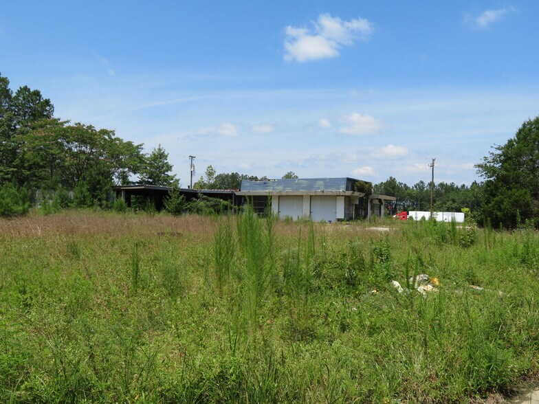 6104 Plane Dr, North Dinwiddie, VA à vendre - Photo de l’immeuble – Image 3 sur 11
