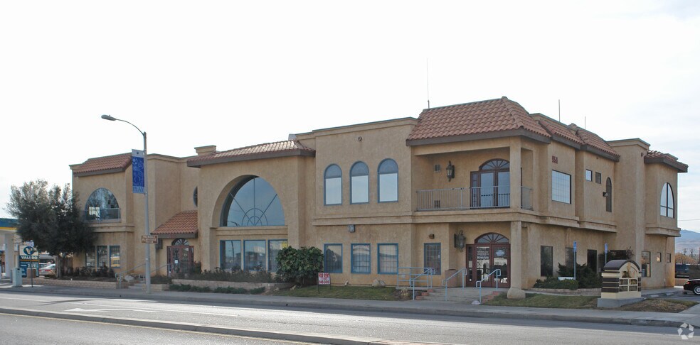 950 E Palmdale Blvd, Palmdale, CA à vendre - Photo de l’immeuble – Image 2 sur 17