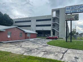 11412 N Central Ave, Tampa, FL à louer Photo intérieure– Image 2 sur 21