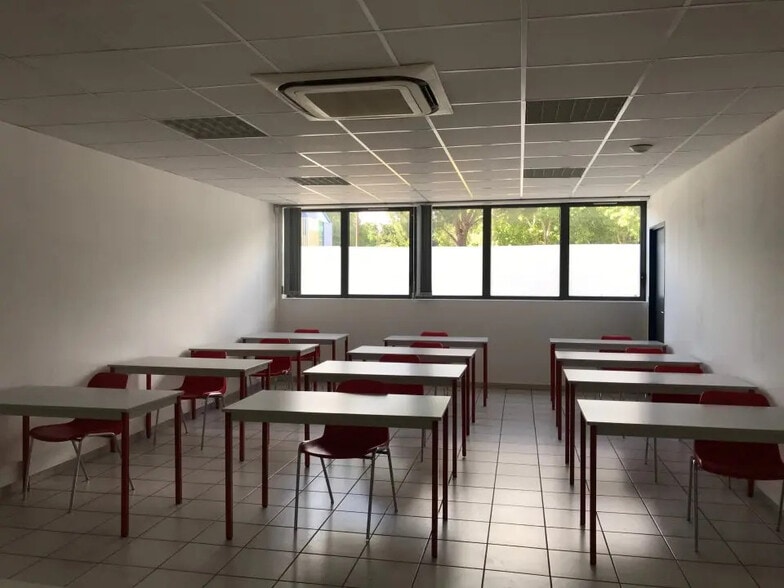 Bureau dans Avignon à louer - Photo intérieure – Image 2 sur 10