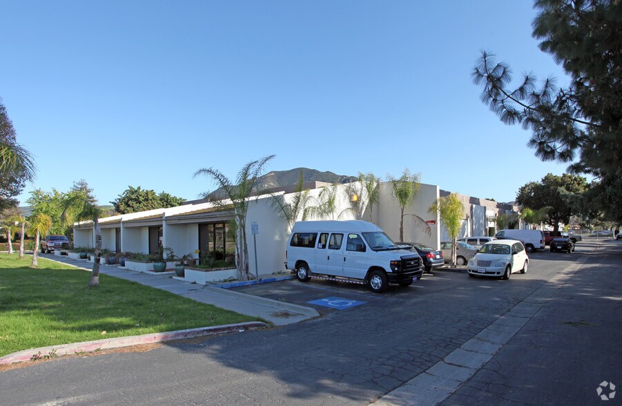 4820 Adohr Ln, Camarillo, CA à louer - Photo de l’immeuble – Image 3 sur 9