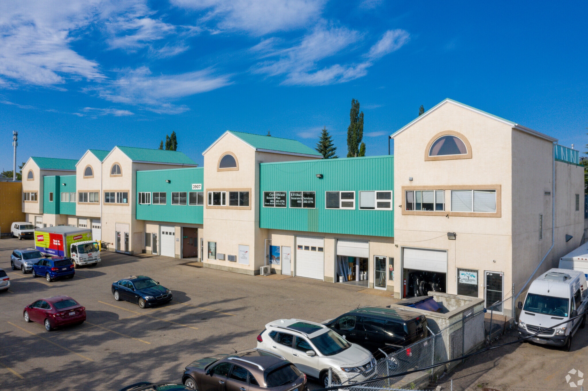 3907 3A St NE, Calgary, AB à louer Photo principale– Image 1 sur 12