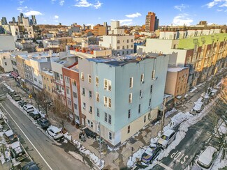 Plus de détails pour 366 Manhattan Ave, Brooklyn, NY - Logement à vendre