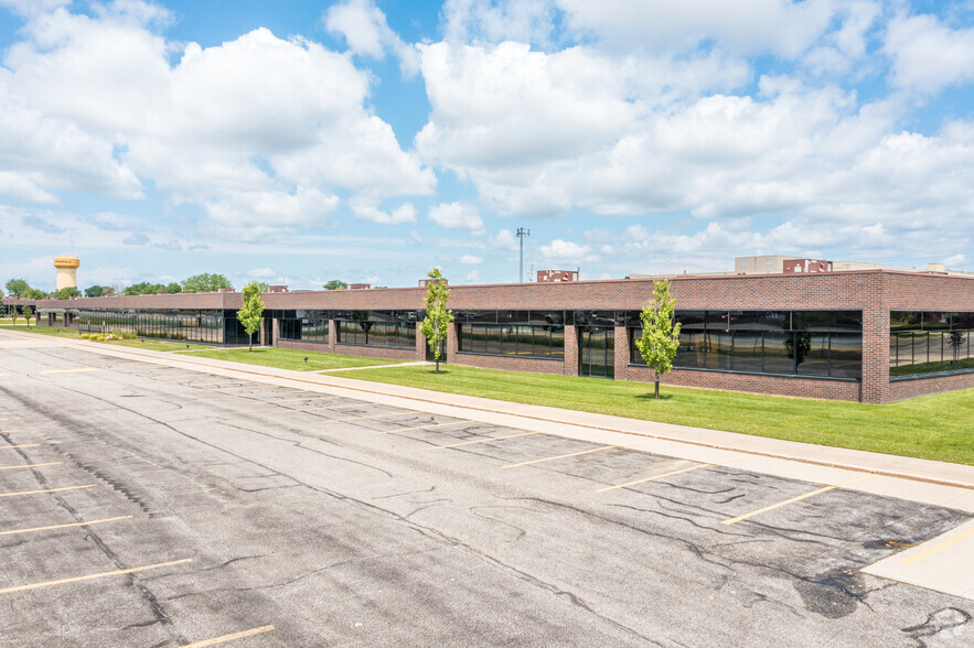 4000-4100 114th St, Urbandale, IA à louer - Photo de l’immeuble – Image 2 sur 5