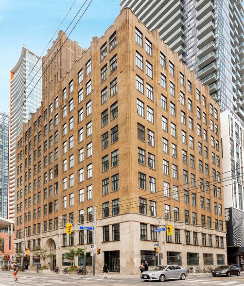 317 Adelaide St W, Toronto, ON à louer - Photo de l’immeuble – Image 2 sur 10