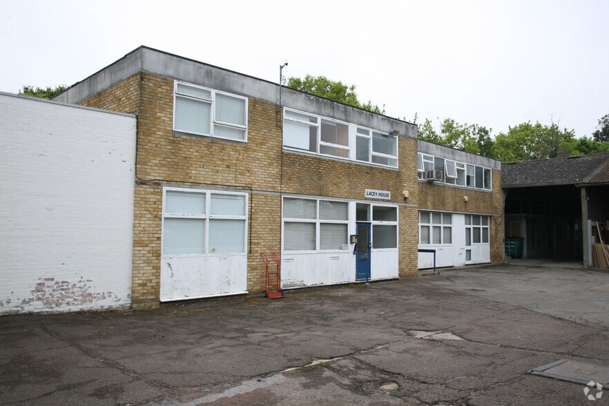 Holly Rd, Hampton à vendre - Photo principale – Image 2 sur 2