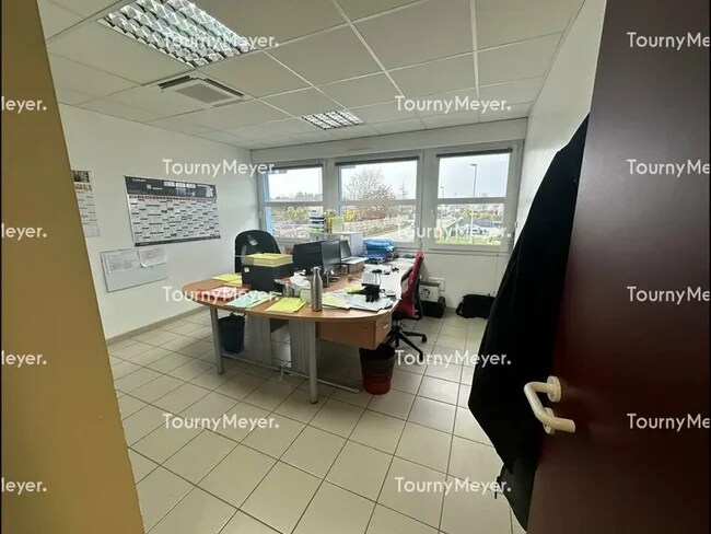 Plus de détails pour Local d'activités à louer