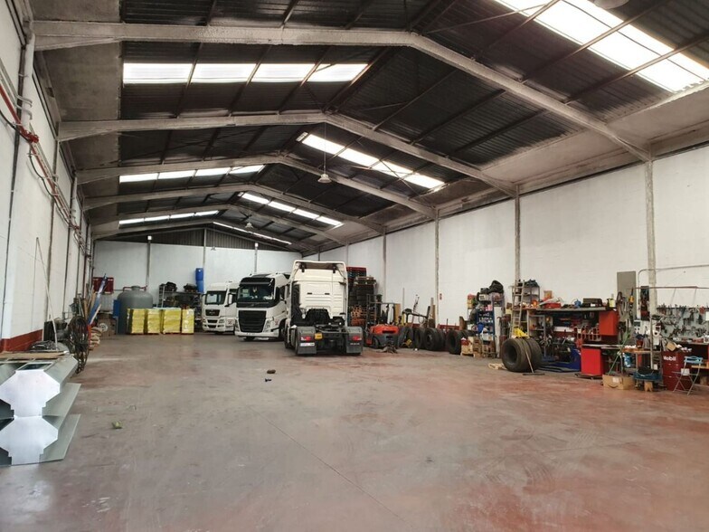 Industriel/Logistique dans Dos Hermanas à vendre - Photo de l’immeuble – Image 2 sur 12