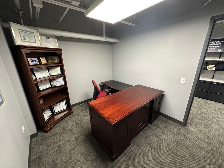 7615 W 100th Pl, Bridgeview, IL à louer - Photo de l’immeuble – Image 3 sur 6