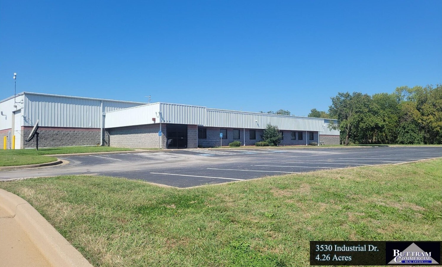 3530 Industrial Ave, Joplin, MO à louer Photo de l’immeuble– Image 1 sur 13