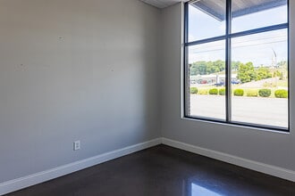 4504 Bristol Hwy, Johnson City, TN à louer Photo intérieure– Image 1 sur 6