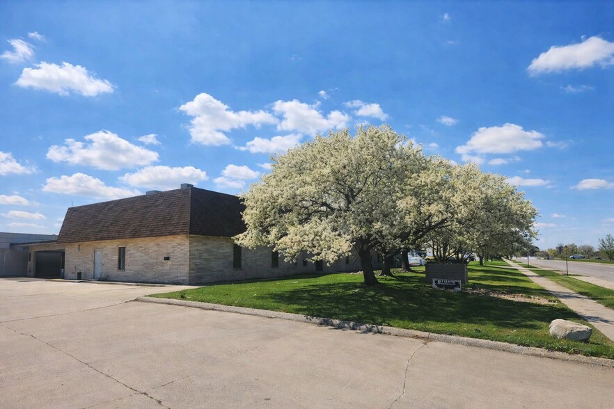 14156 E 11 Mile Rd, Warren, MI à vendre - Photo de l’immeuble – Image 3 sur 18