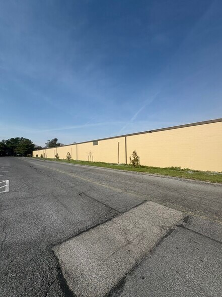 4241 Brookhill Rd, Baltimore, MD à louer - Vidéo sur l’annonce professionnelle – Image 3 sur 13
