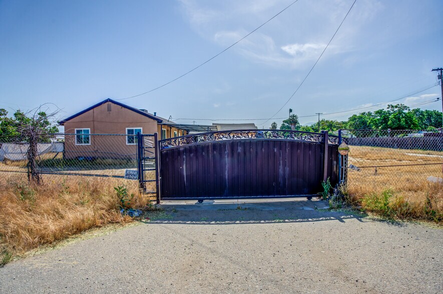 5915 Weedpatch Hwy, Bakersfield, CA à vendre - Photo de l’immeuble – Image 3 sur 64