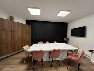 Plus de détails pour Local commercial à louer