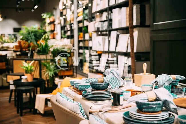 Plus de détails pour Local commercial à louer