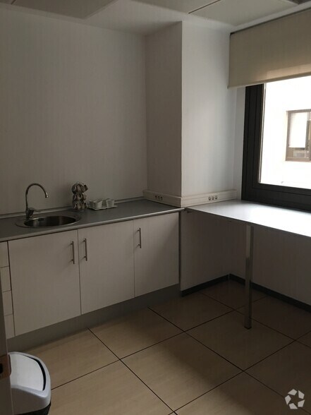 Calle de Orense, 70, Madrid, Madrid à louer - Photo de l’immeuble – Image 3 sur 20