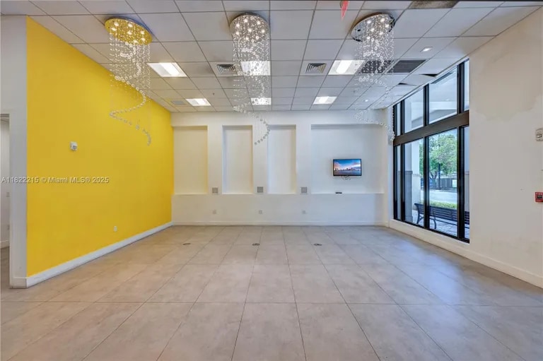 301 Altara Ave, Coral Gables, FL 33146 - Lot CU 3 - - Photo intérieure - Image 2 of 10