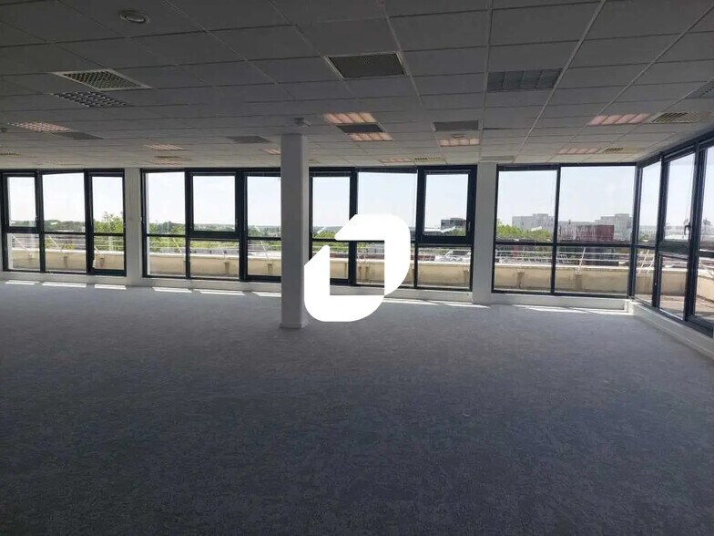 Bureau dans Guyancourt à louer - Photo de l’immeuble – Image 1 sur 8