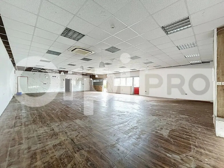 Local commercial dans Neuilly-sous-Clermont à louer - Photo de l’immeuble – Image 2 sur 4