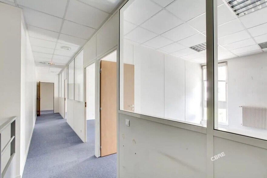 Local d’activités dans Rungis à louer - Photo intérieure – Image 2 sur 8