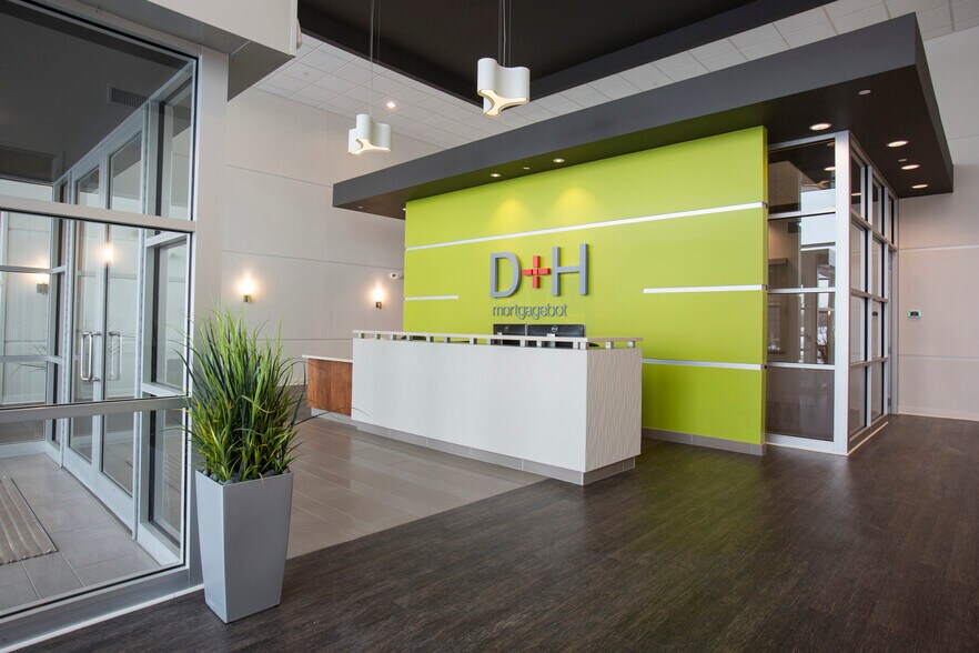 12080 N Corporate Pky, Mequon, WI à louer - Photo de l’immeuble – Image 3 sur 9