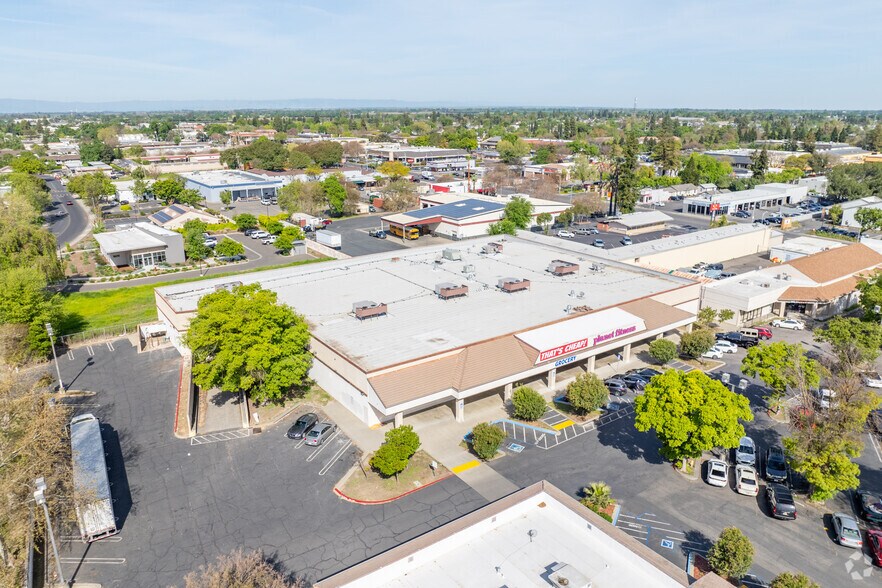 45 W Main St, Woodland, CA à louer - Aérien – Image 3 sur 10