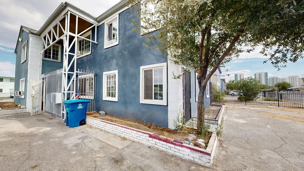 530 E Oakey Blvd, Las Vegas, NV à vendre - Photo de l’immeuble – Image 3 sur 16