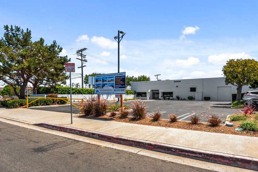 22808 Lockness Ave, Torrance, CA à louer - Photo de l’immeuble – Image 2 sur 17