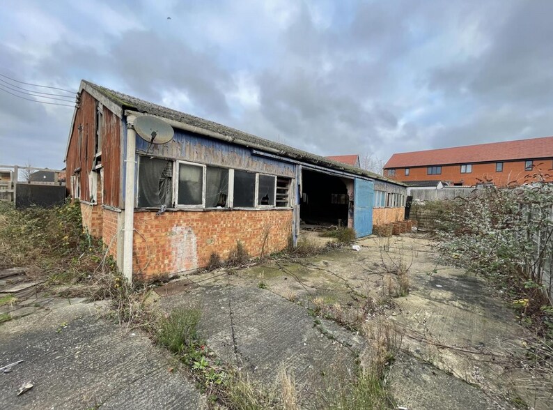 50 First Ave, Queenborough à vendre - Photo de l’immeuble – Image 3 sur 4