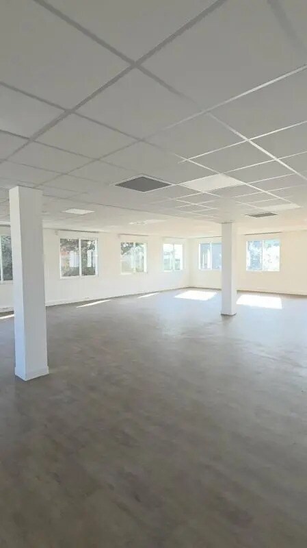 Bureau dans Le Pontet à louer Photo intérieure– Image 1 sur 8