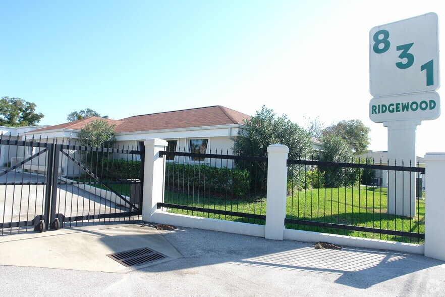 831 Ridgewood Ave, Daytona Beach, FL à louer - Photo de l’immeuble – Image 2 sur 9