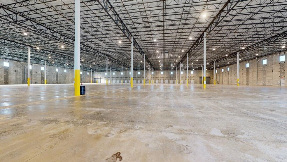 645 National Blvd, Medford, NY à louer - Numérisation 3D Matterport – Image 3 sur 24