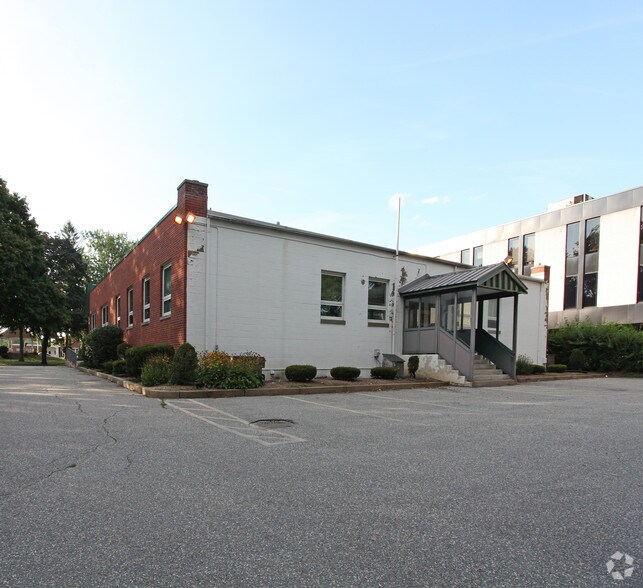 123 Park Ave, West Springfield, MA à louer - Photo de l’immeuble – Image 2 sur 3