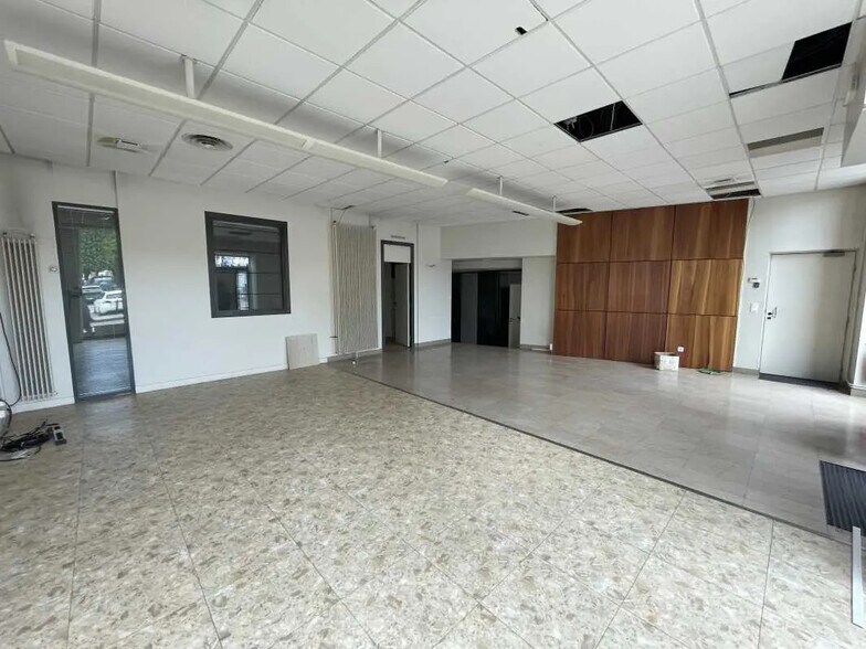 Local commercial dans Compiègne à louer - Photo de l’immeuble – Image 2 sur 5