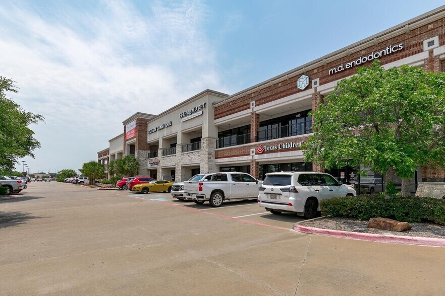 9701 N Sam Houston Pky, Humble, TX à louer - Photo de l’immeuble – Image 3 sur 12