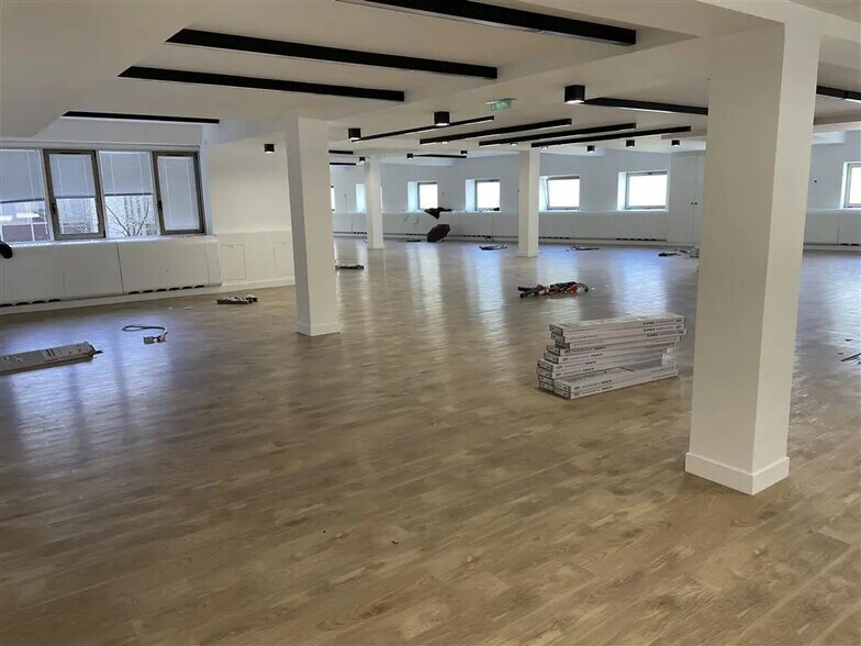 Bureau dans Neuilly-sur-Seine à louer - Photo de l’immeuble – Image 2 sur 8