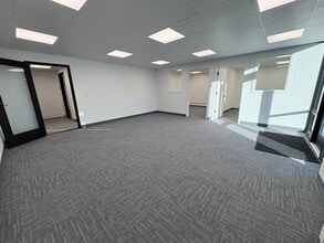 2215 Oak Industrial Dr NE, Grand Rapids, MI à louer Photo intérieure– Image 2 sur 23