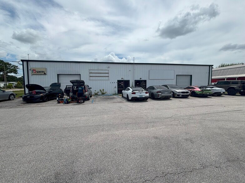 1509 7th St SW, Ruskin, FL à vendre - Photo de l’immeuble – Image 1 sur 11